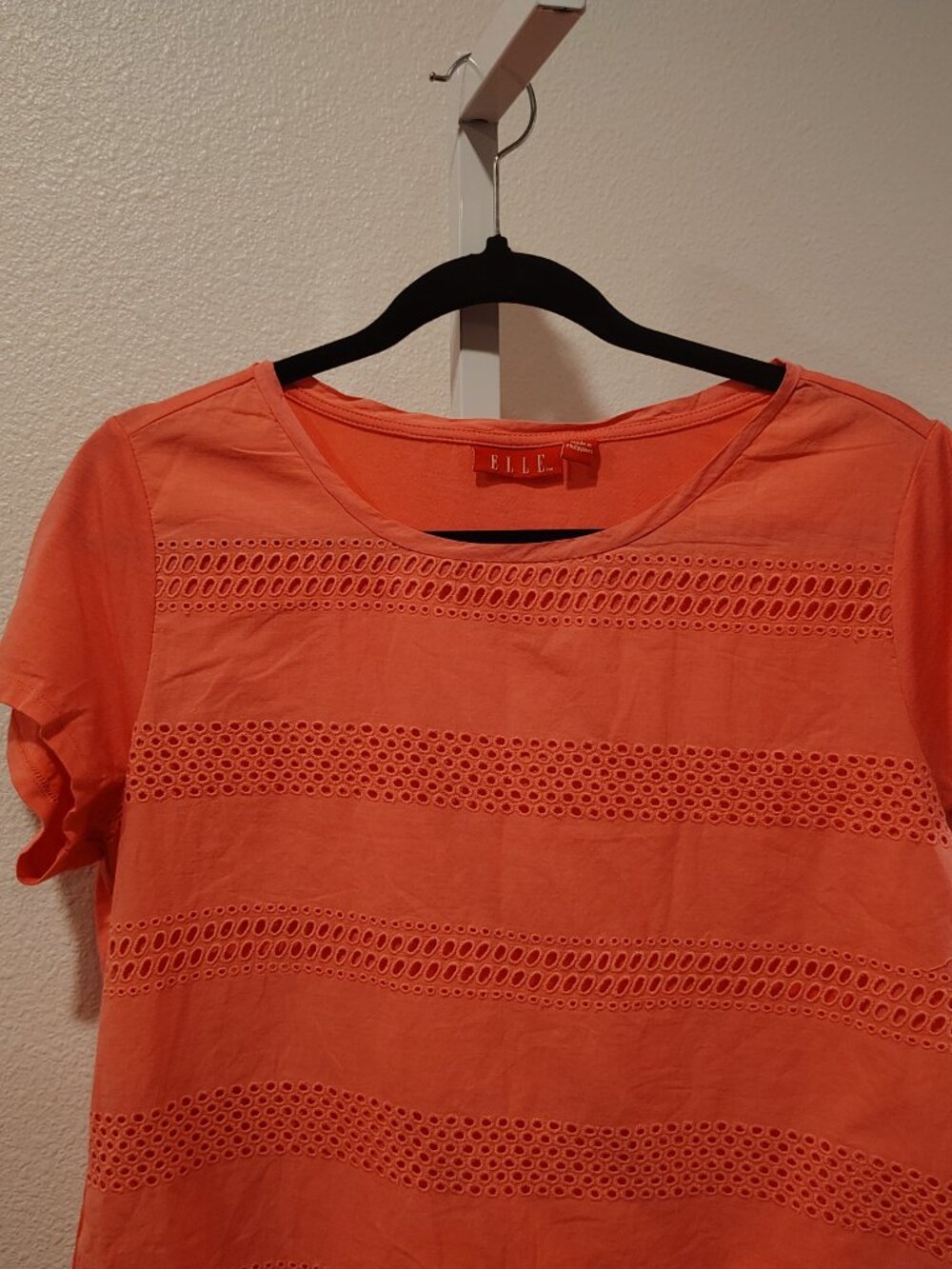 ELLE Women's Short Sleeve Top Size Large Eyelet Embroidery Pink Crew Neck - Picture 3 of 11